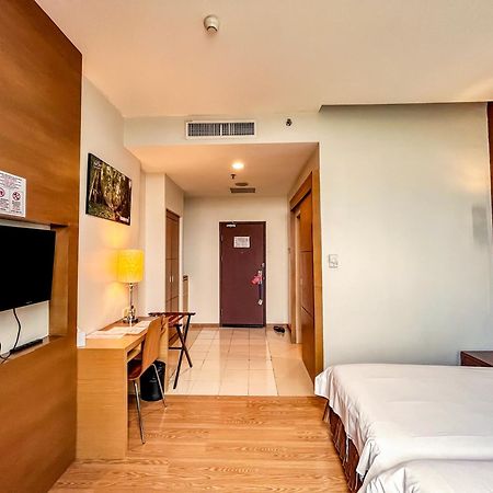 Courtyard Hotel 1Borneo Kota Kinabalu Extérieur photo
