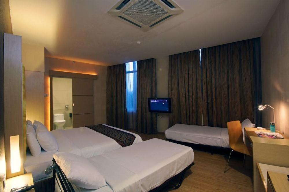 Courtyard Hotel 1Borneo Kota Kinabalu Extérieur photo