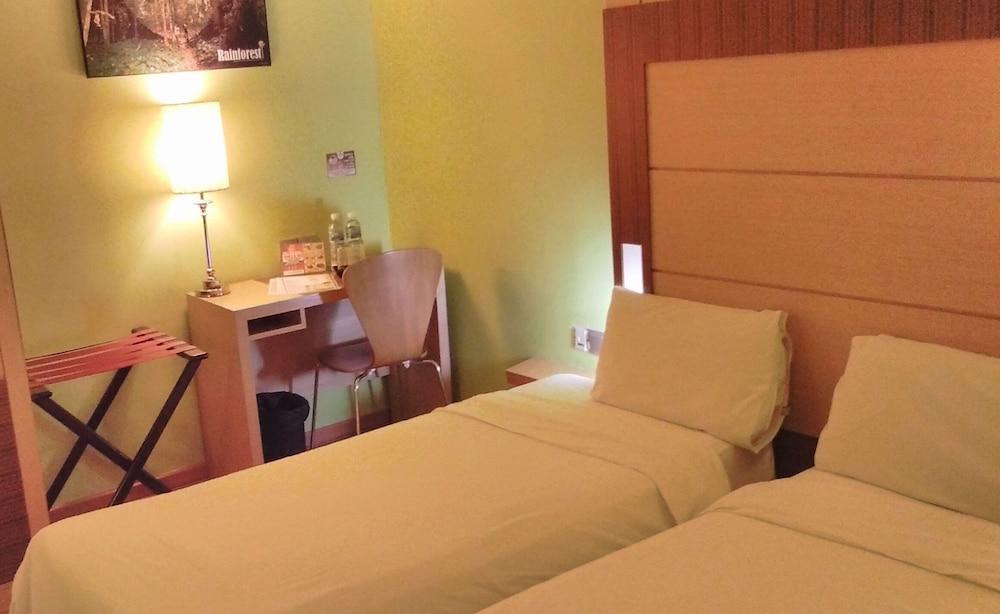 Courtyard Hotel 1Borneo Kota Kinabalu Extérieur photo