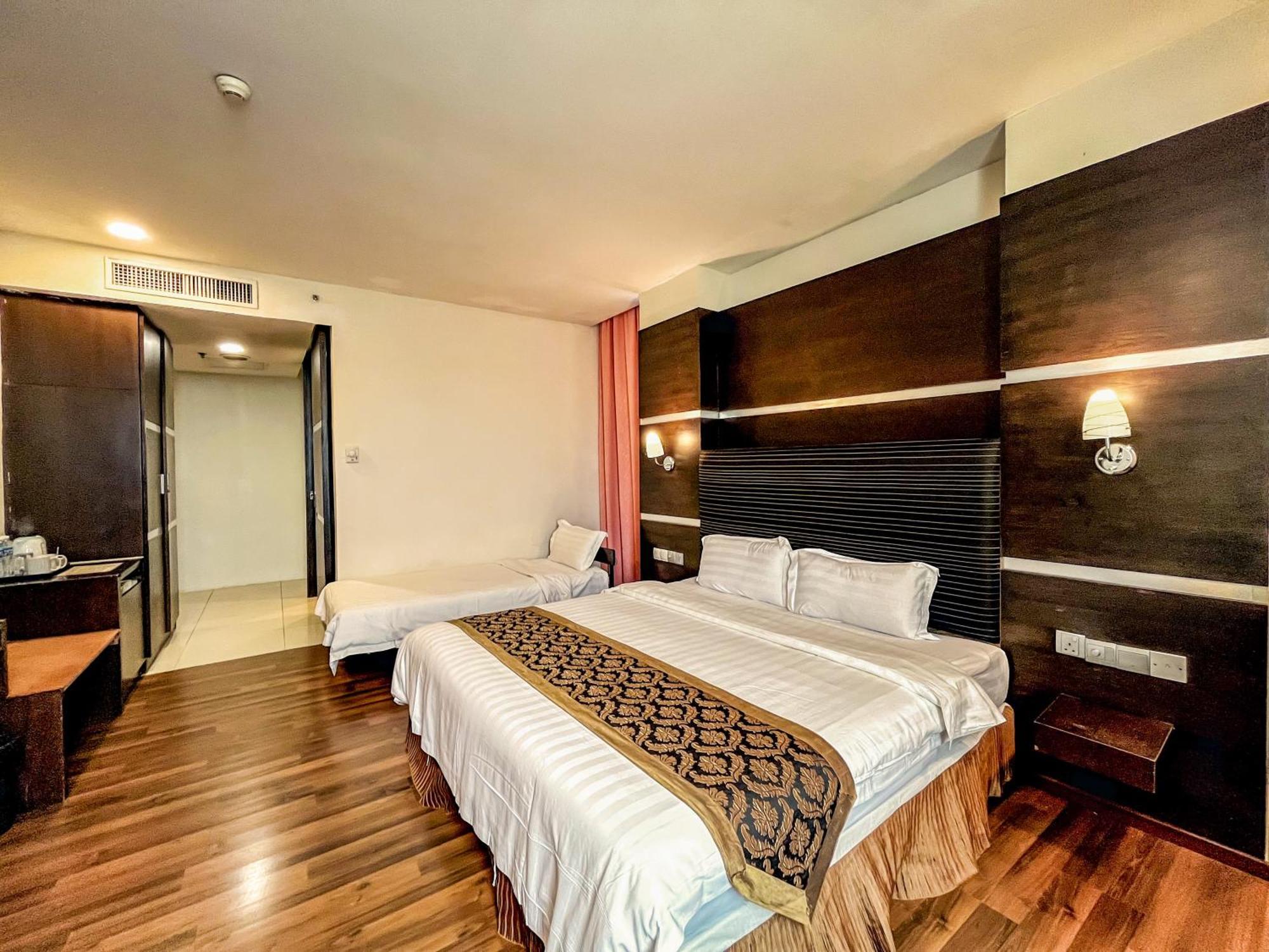 Courtyard Hotel 1Borneo Kota Kinabalu Extérieur photo