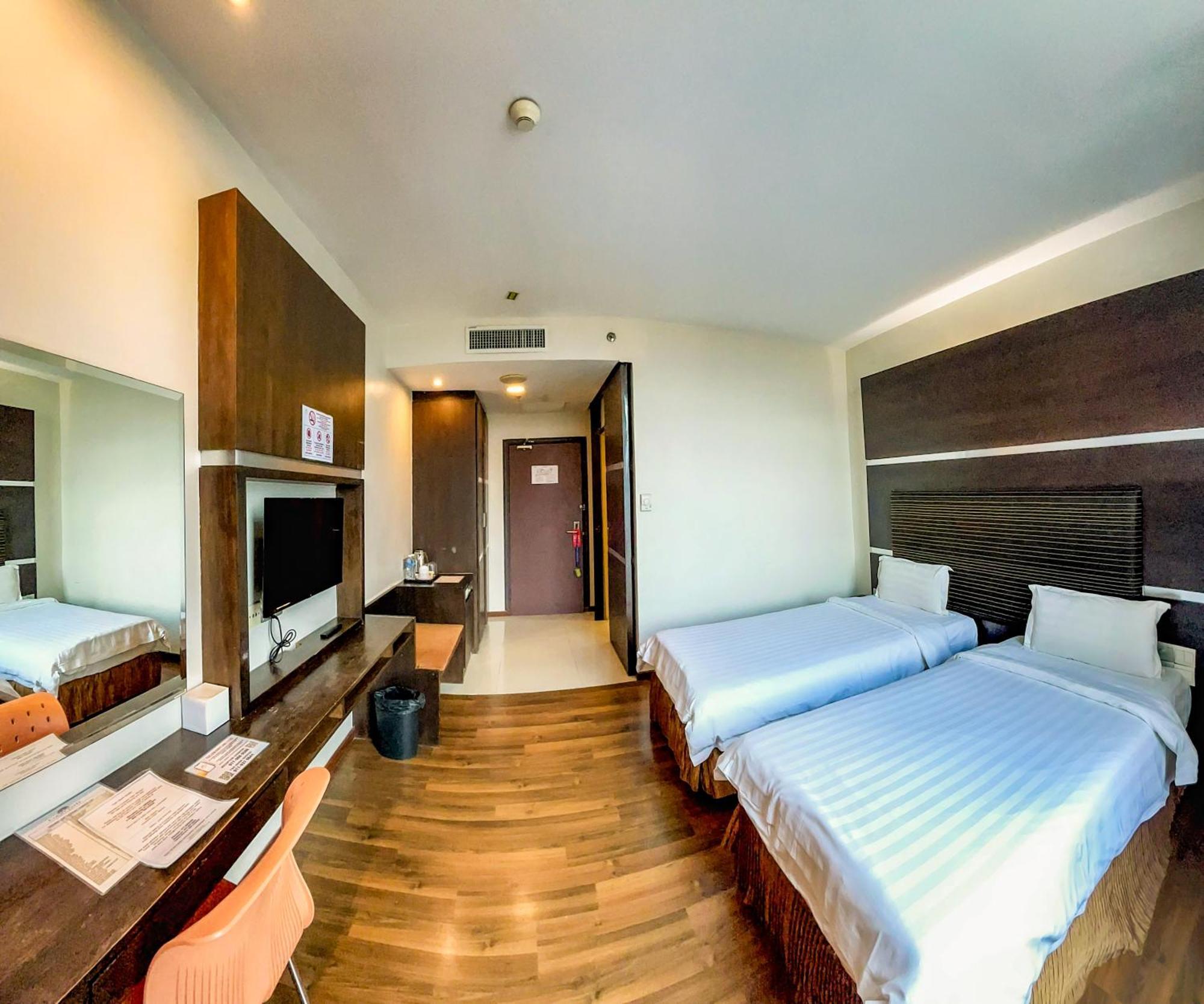 Courtyard Hotel 1Borneo Kota Kinabalu Extérieur photo