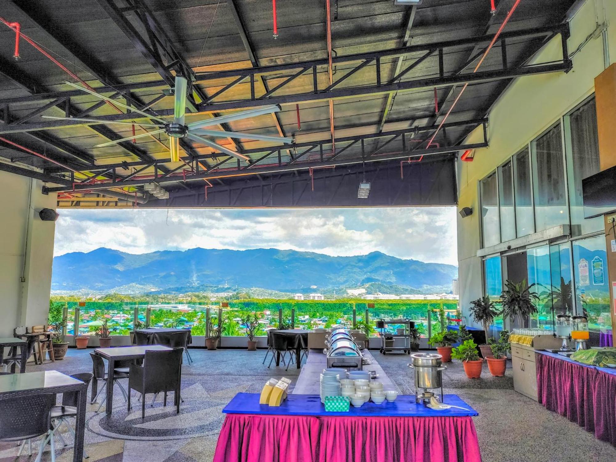 Courtyard Hotel 1Borneo Kota Kinabalu Extérieur photo