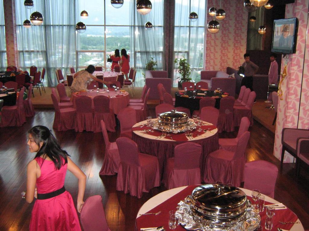 Courtyard Hotel 1Borneo Kota Kinabalu Extérieur photo