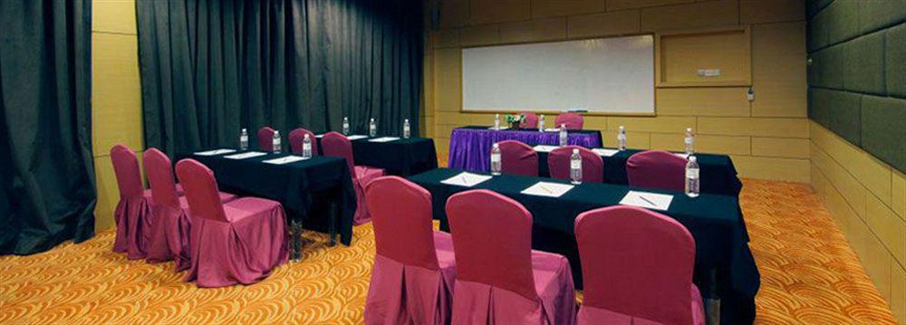 Courtyard Hotel 1Borneo Kota Kinabalu Extérieur photo