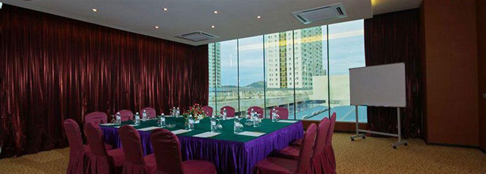 Courtyard Hotel 1Borneo Kota Kinabalu Extérieur photo